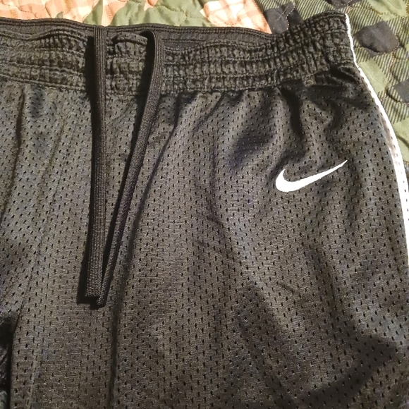 Nike Reversible Cropped Nylon Joggers - Picture 9 of 12